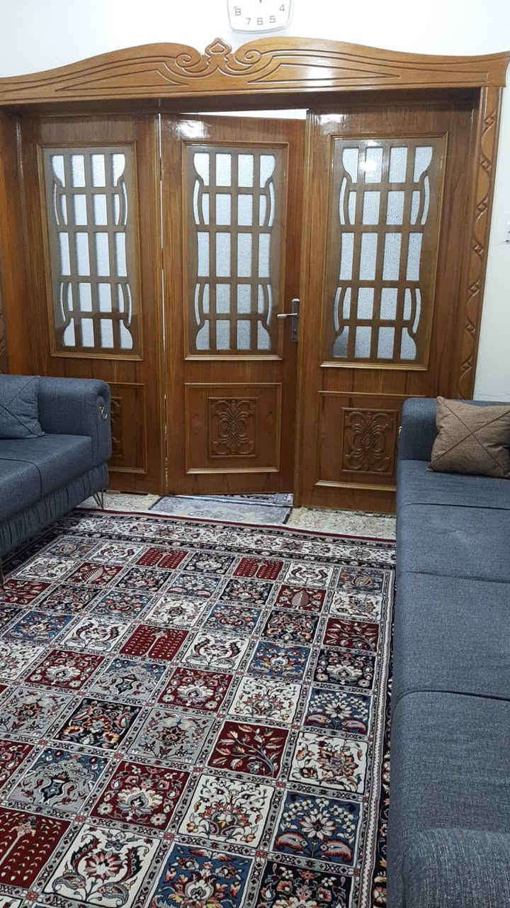 السلام عليكم بيت للبيع طابقين المكان كربلاء الحر ملحق القادسية مساحة 100م الطابق الاول استقبال وصالة وغرفة نوم و مطبخ وصحيات الطابق الثاني غرفتين نوم وصحيات
للاستفسار  ***********
