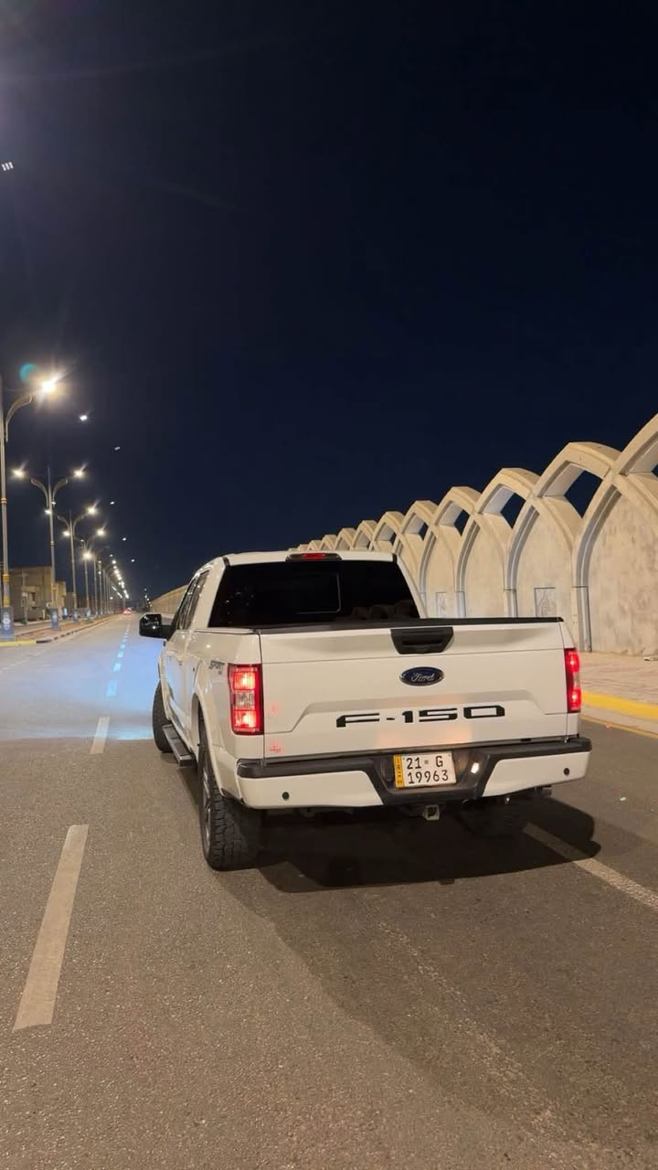 فورد f150 2020xlt للبيع
السيارة بأسمي تحويل مباشر 
عداد المسافة 41 الف 
السيارة فول مواصفات ما عدا البانورما 
رادار امامي 
كامرة دوارة 
ابل كار بلي 
فور ويل 
ثلاث انظمة قيادة 
تدفئة مقاعد 
مقاعد كهرباء 
تحكم بدواسة البريك والبانزين 
السيارة عليهة منضومة زنون خرافية
بيها كتاب تظليل 50 ب80 
مكينة V8 5000
السيارة جدا نظيفة وبحالة الوكالة
وعليها ادامة مكينة كاملة
مبدل بيهة نوزلات وبلكات وكالة
وعلية تنظيف غرف احتراق ومجموعة البانزين
دهن السيارة قبل يومين مبدل موتل درجة اولى
وبيهة داش كام اصلي تربط بالتلفون  
وعليهة برمجة سييفتي للمكينة وللكير 
:السيارة بجم كبس حادثهة فقط 2 ابواب
السيارة مال جناي واي نقص ما بيهة كير ومكينة بالكارتون  والمكينة نشطة كلش 
سعر السيارة 237 ورقة 
لاستفسار اتصال ***********
