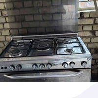 طباخ خمس عيون مع فرن ...للبيع مستخدم نضيف.. مابيه اي عيب اومشاكل يعني ...