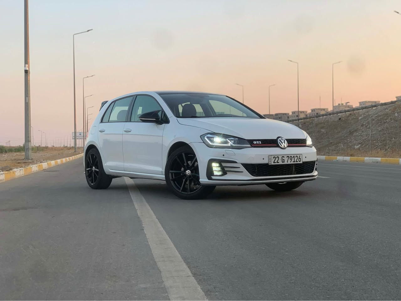 Volkswagen Golf tsi
‎2020 ڤولكسواگن گولف 
 Sمواسافةت
‎كوشن هـيتةر
‎كوشن كارةباي
‎هةيكةلي كامل كراتيتة 
 GTI
‎  بونيت و چاملغي لاي سايةق سبوغة
‎ بستةك دوسةكةي سبوغة 
‎ چاملغي سكن بستةك تعديلة
‎ ارباگي سوكان تةقيوة بيلاد دانراوةتةوة
 *********** أربيل, العراق
