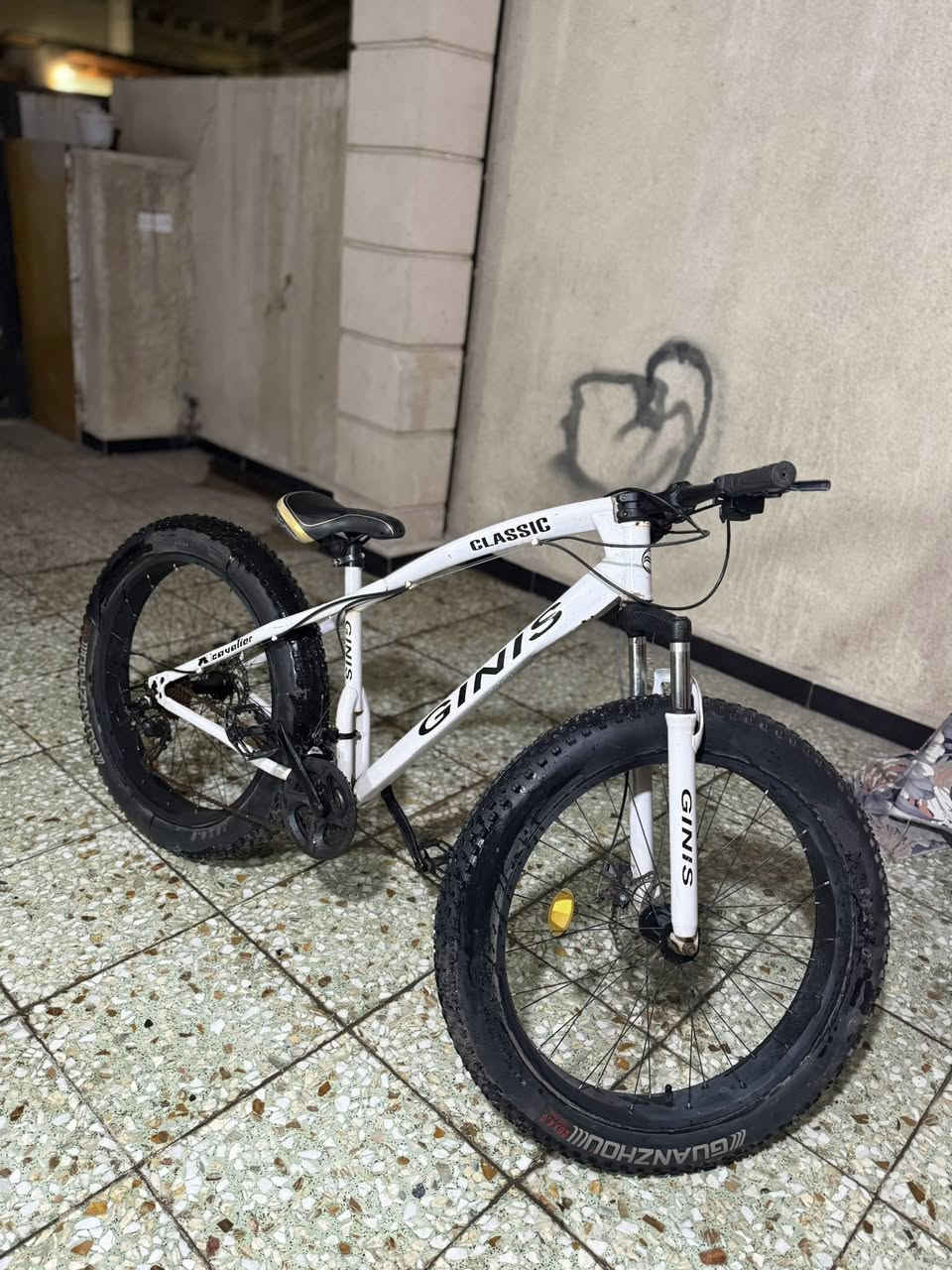 بايسكل الدبابة قياس 26 من افضل البايسكلات بالعراق كلش حلو ومرتب تاير الضخم وبريكات مرتبة كلش نضيف ممستعمل قليل كلش اخو الجديد رايدة ب175 وبيه شوية مجال للطيبين مكاني بحي العدل شارع الاسواق المركزية للي يريده يتواصل ويايه ويتدلل هذا رقمي موجود واتساب ورصيد ***********
