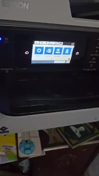 طابعة Epson جديدة مستعملة فقط يوم واحد .  يجي مع سيت أحبار أصلي  .  ال...