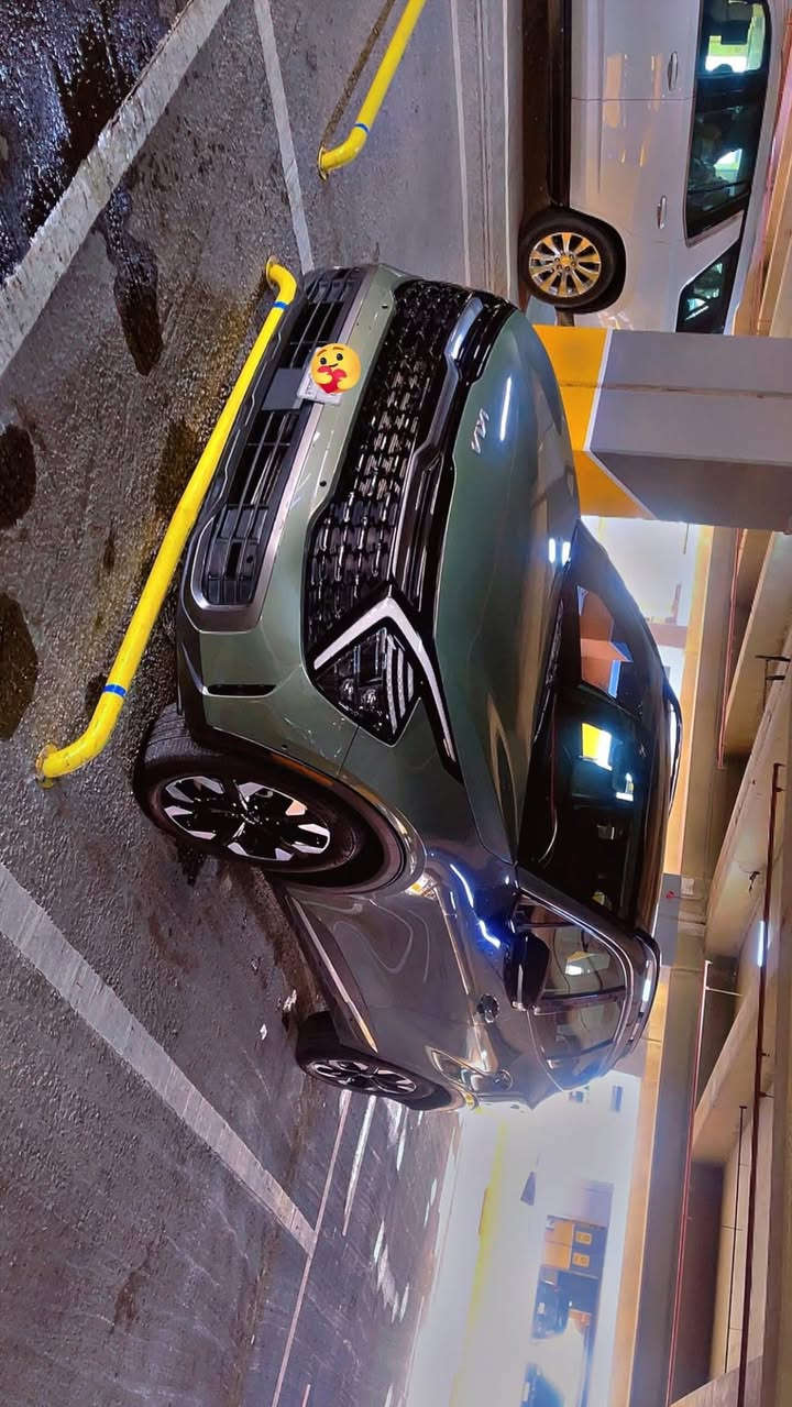 السلام عليكم🚗
#تم_تنزل_السعر,,,
كيا #سبورتج وارد أمريكي

فئة #اكس_لاين 

موديل 2023

مكينة 2500 والكير 8 نمر🖤

تدفئة بالكشنات

وضعيات قيادة 3

كامرة 

ويل كب 20

حساسات خلفيه

تحديد مسار 

فتحه 
رادار 

وبعد هواي بيها مواصفات

حادث بنيد و جاملغ تبديل بدون دواخل والباب الخلفي 

رقم فحص مؤقت 

#السعر $177 وبيها مجال 

 0773 666 1500‬
🖤🖤🖤
