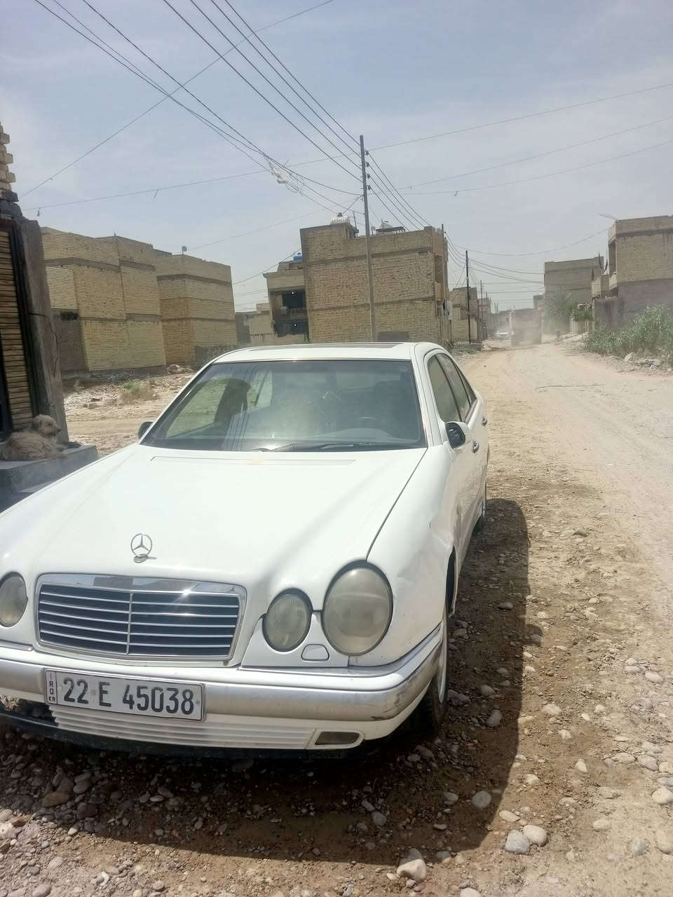 مارسيدس ام عيون موديل 1996
1996 Mercedes Benz E230 W210 
السيارة بلادية بدون اي تحوير 
السيارة فول مواصفات 
محرك أربعة سلندر
نوع المحرك M111
كشنات كهرباء 
كشنات هواء 
جام كهرباء 
كير اوتوماتيك 
مرايات كهرباء 
مرايات شفط 
كشنات مخمل 
فتحة سقف
داخل صاج 
اربع ايرباك 
نضام ABS 
لايت ناصي زنون لد 
زراك لايت 
مثبت سرعة 
قطعتين تبريد 
بردة خلفية 
صدرها صار اسبوع من كملته 
وبعد بيها هواي مواصفات 
السيارة رقم اربيل باسمي شرط التحويل 
هزة بعدها ما ساقطة 
السيارة بيها نواقص بسيطة 
عوزها راديتر تبريد 
كمبريسر شغال وفريز ما بي ليك 
مكان السيارة بغداد 
السعر 70$
للتواصل 
***********
