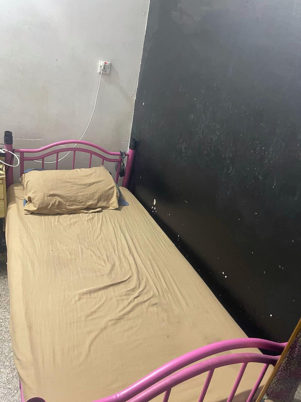 أسـرة اثنين نفس الشكل ويرهمون طابقيـن سعر اثنينهم بـ 60 مكان بغداد للاستفسار ***********
