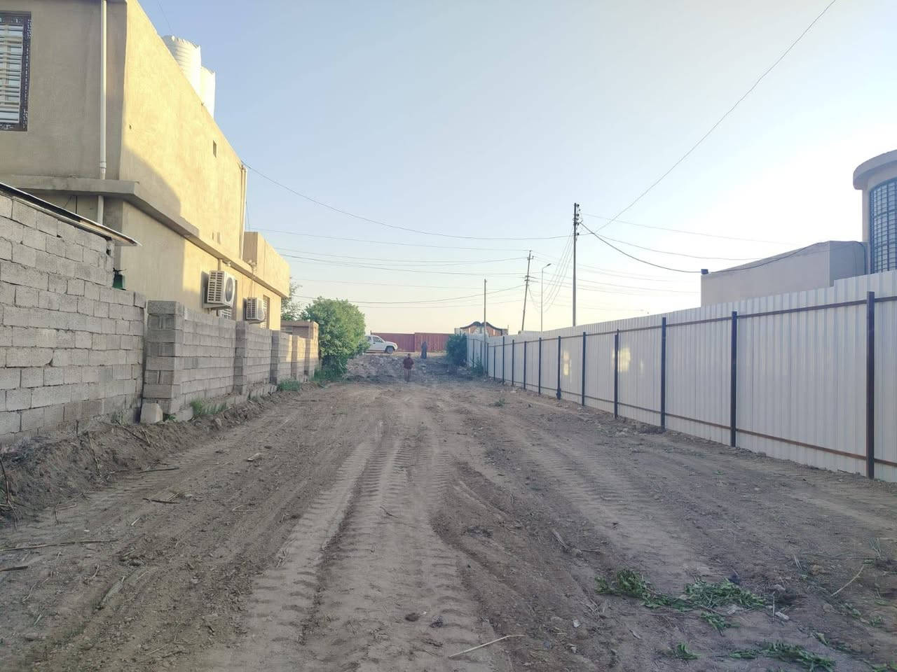 السلام عليكم قطعت ارض للبيع بغداد المدائن منطقت التويثه قرب شارع القاضي خدماتهه كامله ميه كهرباء تبليط 
منطقه حلوه ترهم مزرعه زغيره ومرتبه طابو ملك صرف ثاني يوم احولك بسمي شخصين مساحتهه 1350
 الاستفسار اكثر خاص او *********** واتساب فقط
