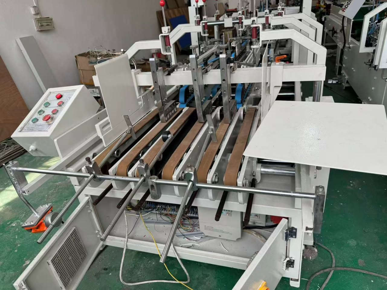 السلام عليكم
تم وصول مكائن لص العلب الكارتونيه 3 نقطة مستخدم في الصين ومعاد تجديده عرض 75سم للاستفسار على الخاص او الاتصال على موبايل ***********ابو علي
