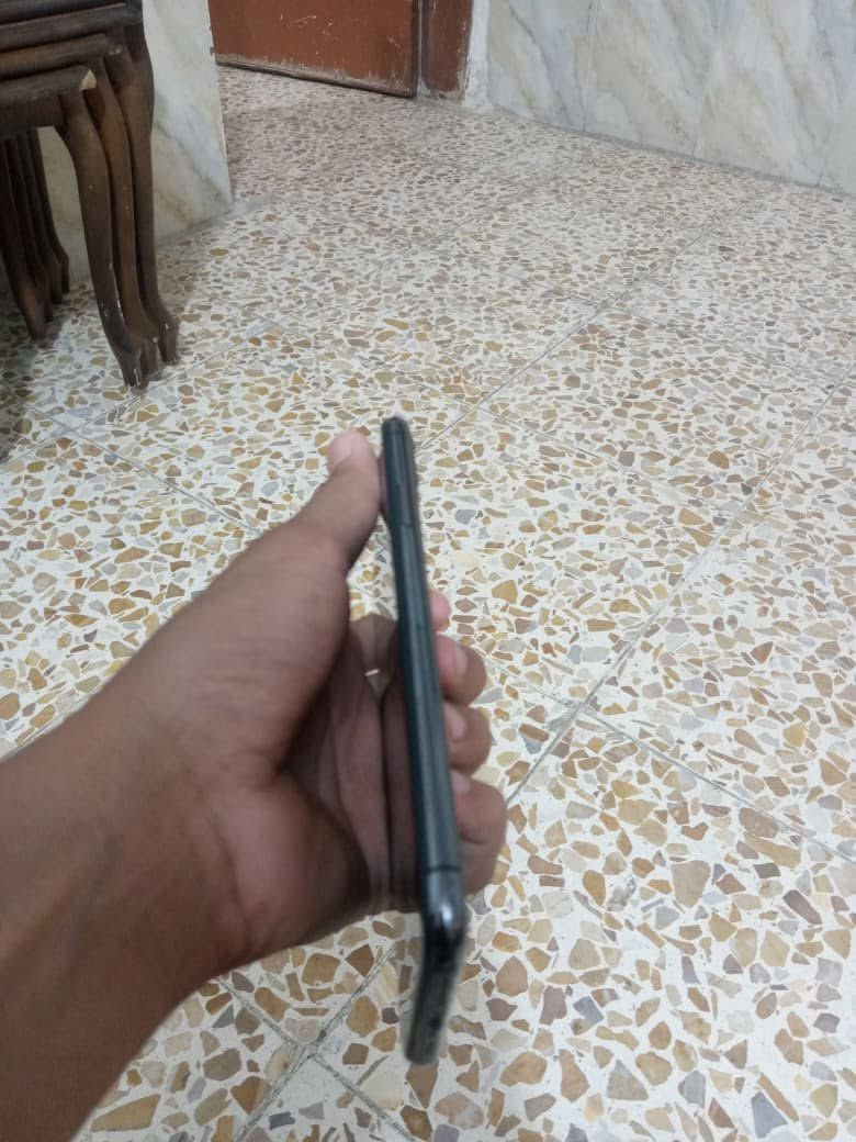 سلام عليكم آيفون 11برو ماكس الجهاز نضيف مبدل شاشه وبطاريه أصليات ذاكره 265 مكاني بغداد الراشديه سعره 250 رقمي ***********
