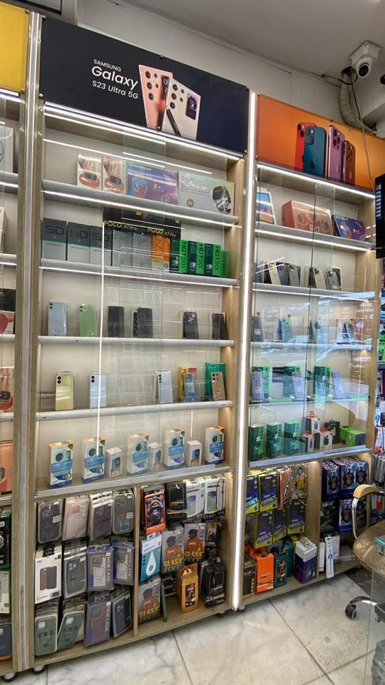 ديكور محل مال موبايلات للبيع ديكور كامل وجديد سبب البيع بسبب توسعة المحل تكبير المحل العنوان بغداد المنصور للاستفسار ***********
