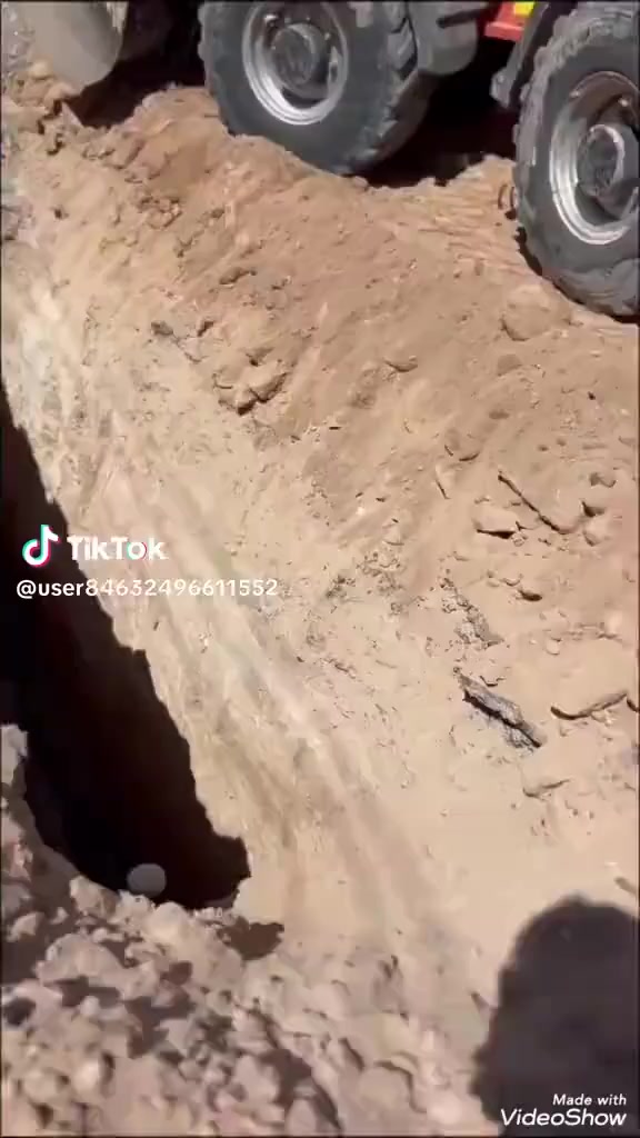 السلام عليكم سائق حفاره من بغداد قضاء المحموديه الي يحتاج سايق يواسل او يتصل ***********
