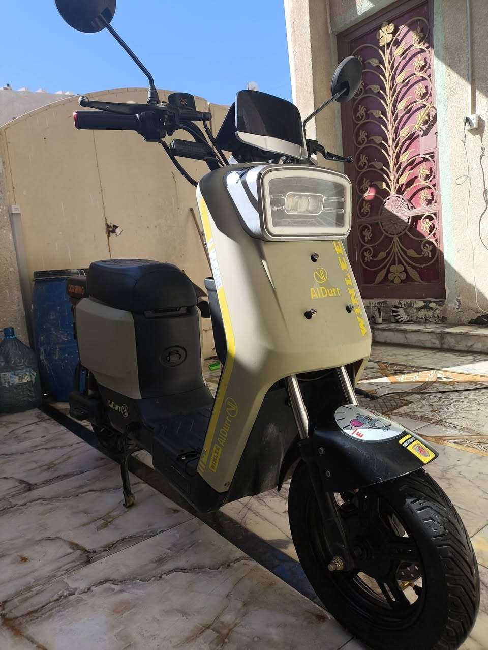 دراجه شحن R7 النضافه شوف العين 5 بطاريات 32 جدد يمشنك سنة عل بارد للبيع او مراوس للاستفسار متوفر واتساب ***********
