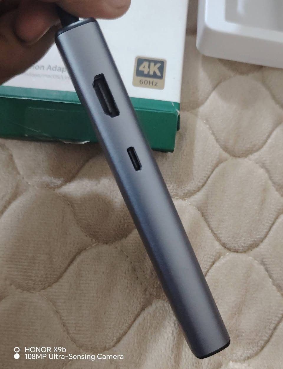 سلام عليكم ماركة اوگرين العالمية اصلي شرط هاي مواصفاتو  موزع Ugreen 7-in-1 بمنفذ USB-C، وهو مصمم لتوسيع قدرات الاتصال في أجهزة الكمبيوتر المحمولة والأجهزة اللوحية.المنافذ: يحتوي على مخرج HDMI بدقة تصل إلى 4K بمعدل تحديث 60 هرتز.الطاقة والبيانات: يدعم شحن سريع بقوة 100 واط (Power Delivery) عبر منفذ USB-C، ويتميز بسرعة نقل بيانات عالية للـ USB-A.الوظائف الإضافية: يتضمن قارئ بطاقات ومنافذ إضافية لتوصيل أجهزة متعددة في وقت واحد. سعر 35 الف تواصل ***********
