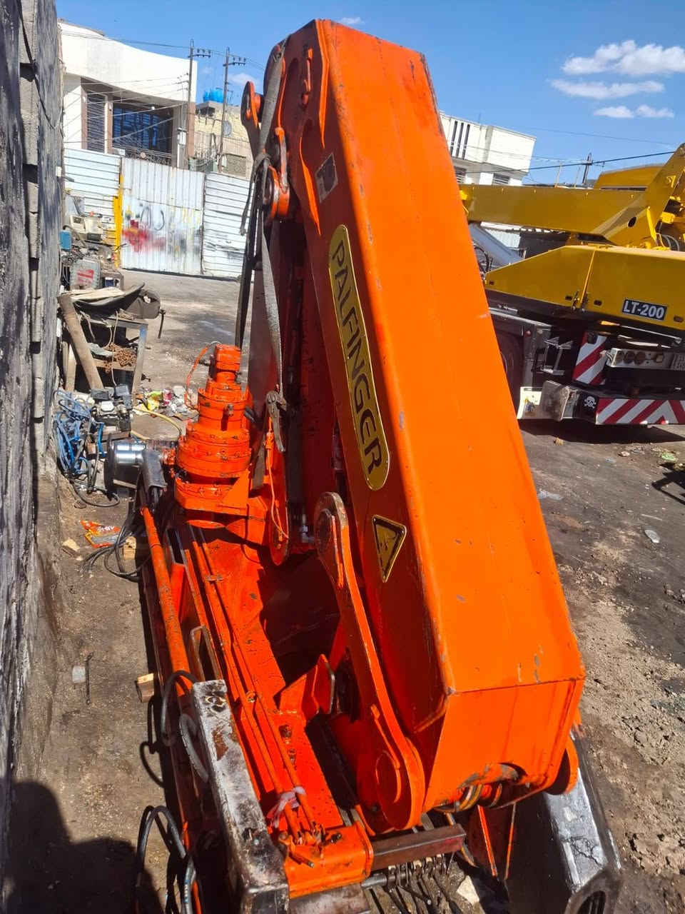 البيع جهاز بافنكر ١٢طن ماطور دوران اربع سلايتات لا فطر ولا كسر  مكان بغداد السعر ٢١٠ وبيه مجال الاستفسار ***********
