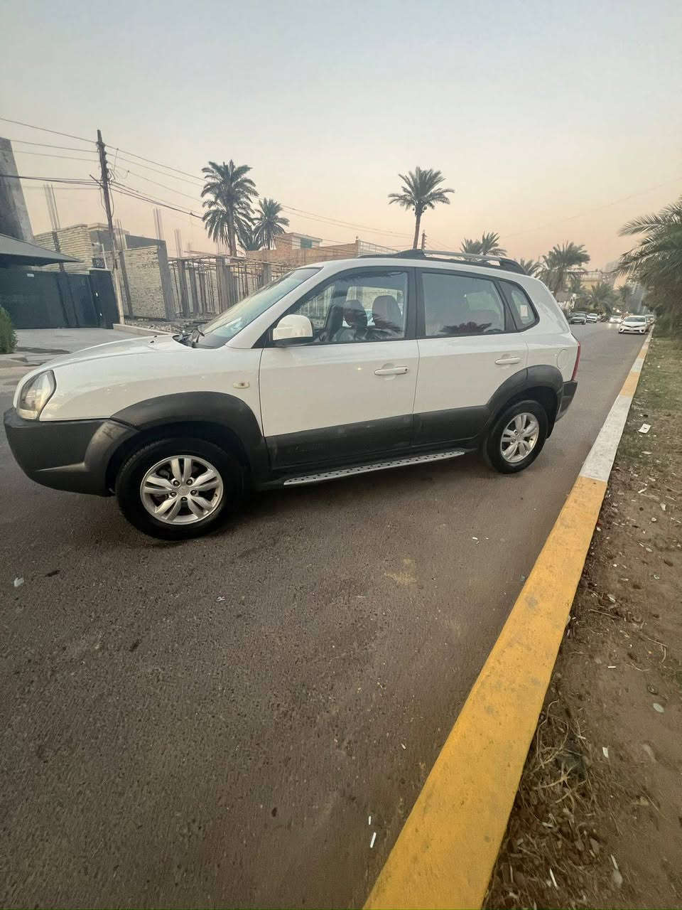 للبيع توكسان رقم بغداد الجديد بسمنه السياره بلحله مال جناي وجاهزه من كلشي بلاديه موديل2009 سونارها موجود السعر130 رقم***********
