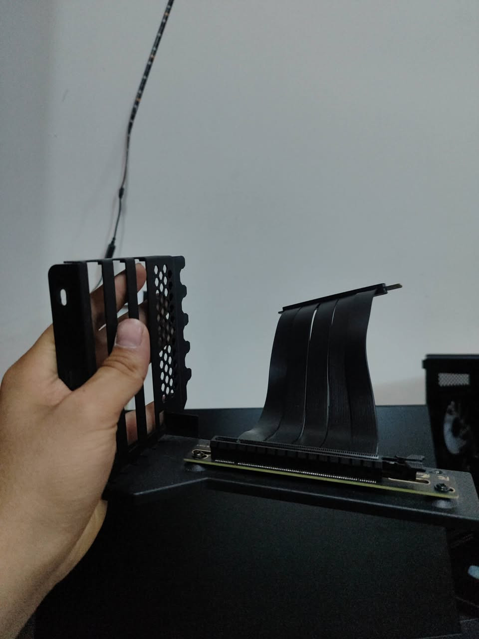 ريزر كرت شاشه
فكرته يخلي الكرت واكف
pcie gen 4
كامل ملحقاته مع براغي
شراي راسلني خاص
او واتساب ***********
مكاني بغداد الشعب
