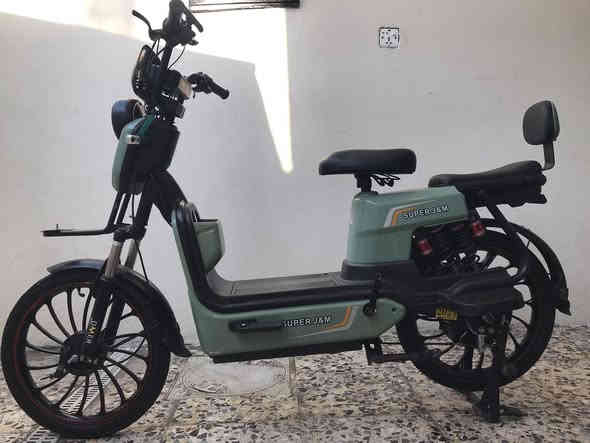 السلام عليكم 
دراجه شحن حجم 20 نضيفه 4بطاريات السعر 500 وبيها مجال موديل 2024
تواصل ***********
 الموقع البلديات
