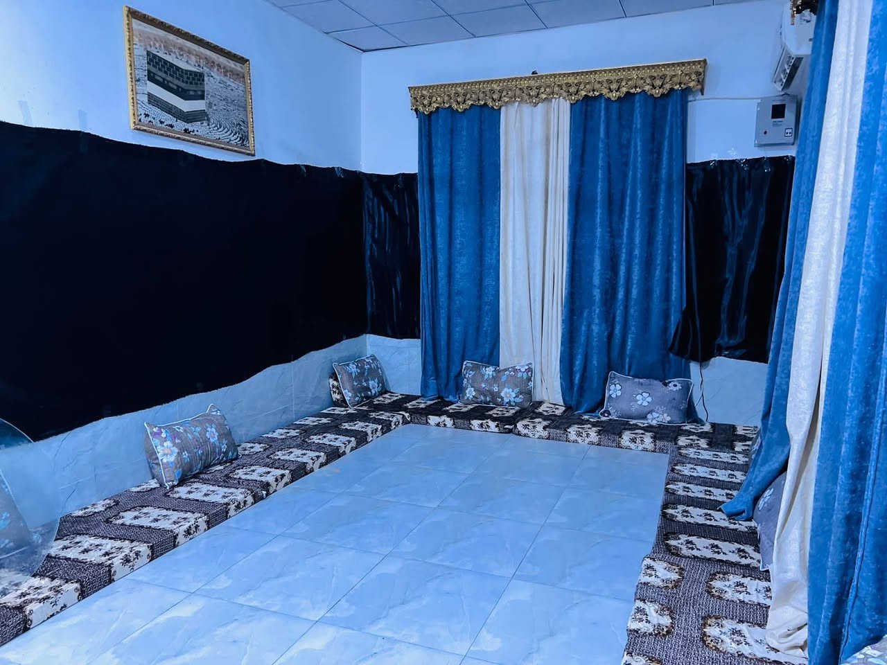 ما شاء الله بيت مساحة 125متر البناء طابق اونص  يبعد عن الشارع 100متر ايخبل  سعره 63
***********
اوبيهه مجال للشراي قريبه للشارع العام كلش مسافة 100متر  تتكون من #غرفتين #اوصاله #اومطبخ #وستقبال #حمامات داخليه اوخارجيه  الطابق الفوك بيه #غرفه اوصاله اضافه الهذا الكاونتر مع تانكي مي مع گيزر مع  خلاطات ماطور مي خط مولده  ينباعن مع #البيت 
#ملاحضه البيت #خط اول  مسافه عن السوك  والمدارس مسافه بصيطه مكان راقي ويخبل  للاستفسار   ***********
