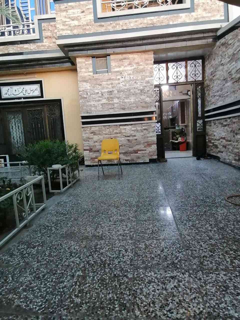 دار للبيع مساحه 200متر قاطين. 
واجهه 8م نزال 25م

العنوان الساهرون مجاور مدرسه غصن الذهب الأهليه.
 سعره 240مليون وبي مجال للمشتري. 
للتواصل ***********
