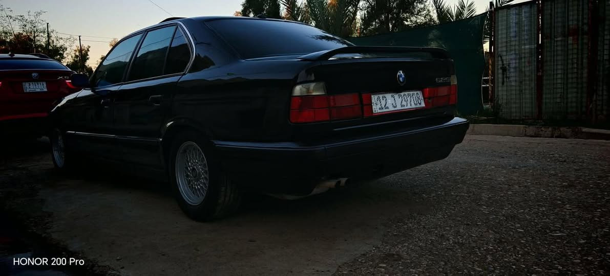 السلام عليكم 
BMW520
مكينه 528
كير ومحرك شرط 
تبريد شغال ثلج
مديل 93
بجم عريض 
اسلايت 
ايربك 
غرفه جديده 
تخم تاير جديد
جامات اربعه كهرب
كامره شاشه
باتري جديد
سنويه جديده هزه جديده 
سياره بدون اي ضرر صبغ عام جماليه 
سياره مال جناي اترايك البصره 
السعر 72وبيها مجال بسيط (الاستفسار)
***********
***********
