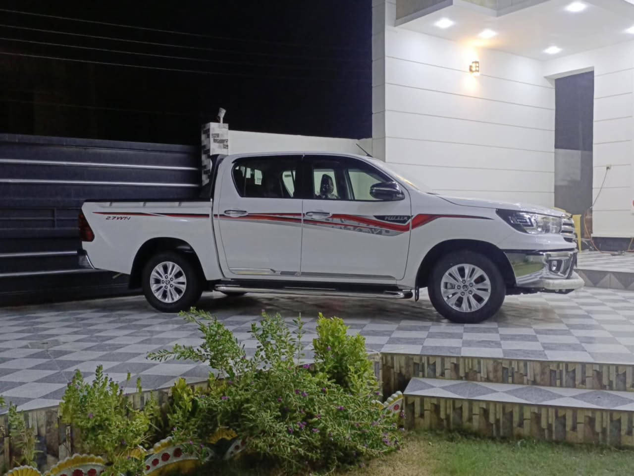 سلام عليكم بيكم 2025 ساز اصل فول مواصفات شحن لاسلكي شاشة كبيرة قطعتين تبريد بصمة + بصمة ابواب امري شفط مسستمة وكاملة من كلشي مواصفات الساز معروفة السيارة ماشية 12 الف السياره على وضع الشركه مكان الرمادي ( *********** )
