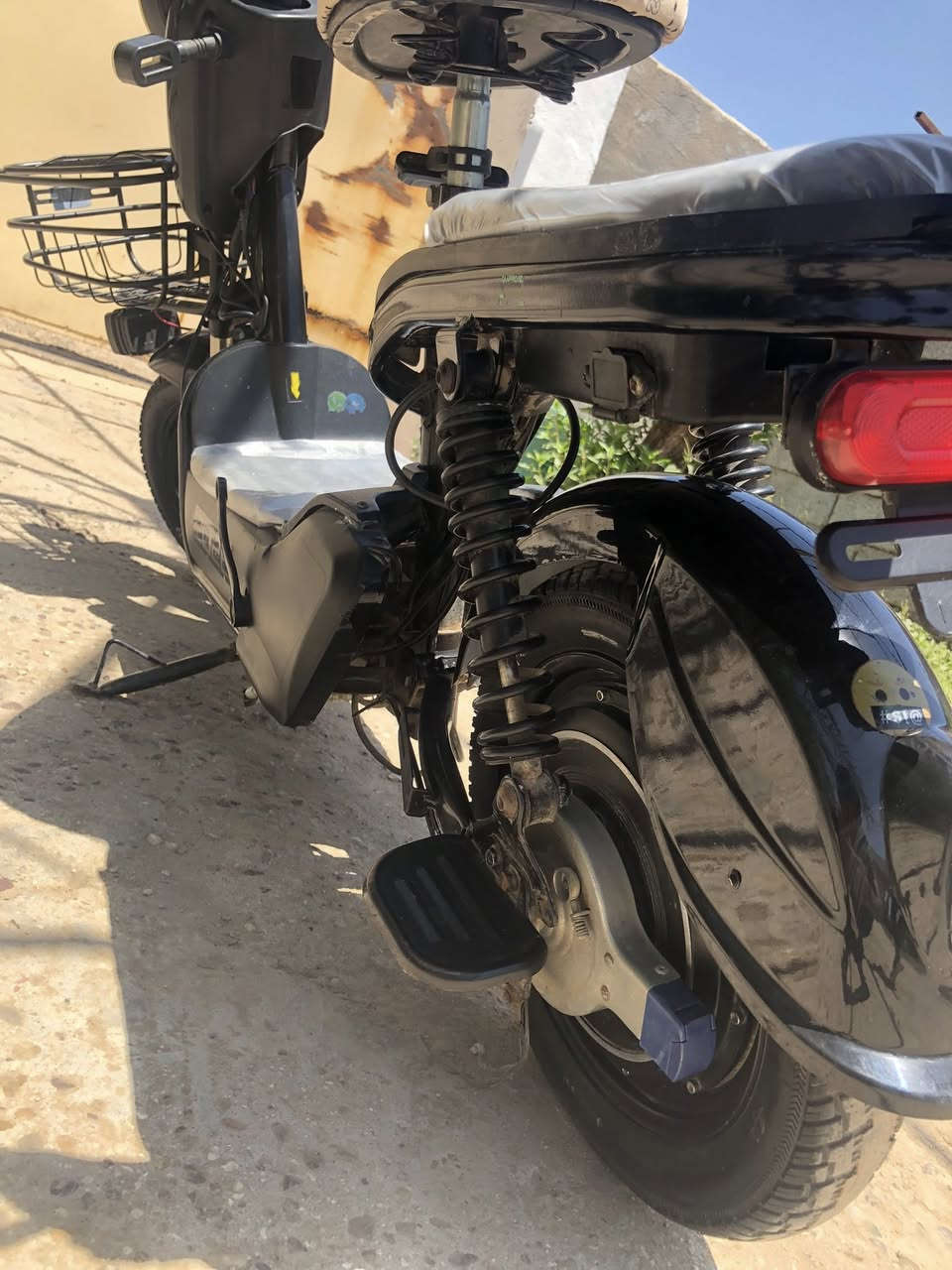 السلام عليكم دراجه شحن حجم 14 نوع Happy اربع بطاريات 48volt 12ah ملف حجم 500 واط دبلات اماميه وخلفيه شغالات تايرات جدد لايت امامي دبل شاشه بلوتوث اشاير يمين يسار هورن شغال بريك امامي خلفي شغال الدراجه جاهزه السعر 240 وبيها مجال بسيط مكاني اللطيفيه


**إذا كنت صاحب هذا الإعلان وتريد حذفه لأي سبب، رجاءا أرسل رسالة إلى الدعم الفني**