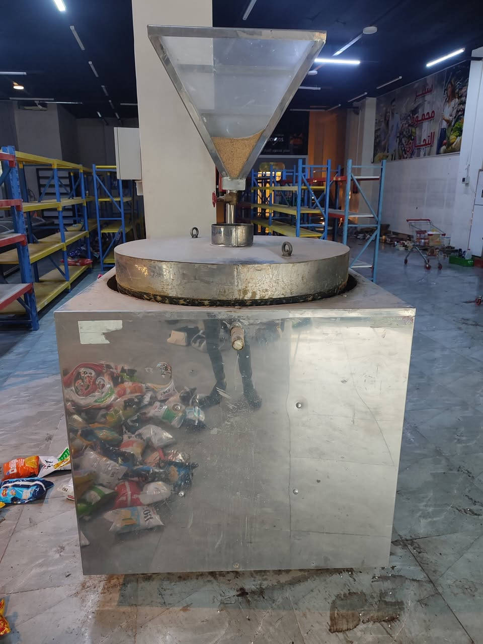 من رخصت الادمن
للبيع مكينه راشي نضيفه العرض 120 الارتفاع 105 
نوع الداخل حجر مكان كركوك 
اي استفسار ***********
