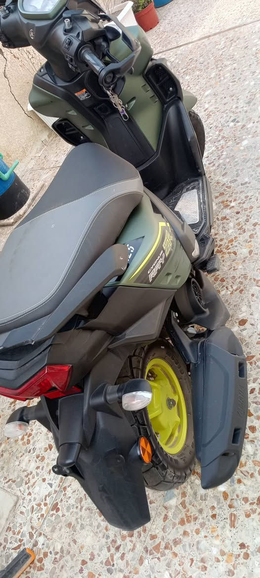 سلام عليكم
دراجه ZR 
2025
طالعه بشهر ال واحد 
مكينه مكفوله 
كفر جهت اليمنه بي كشطات بصيطه مثل ما موضح بل صوره 
مكان رميثه 
متواجد فيس 
او الاتصال ***********
