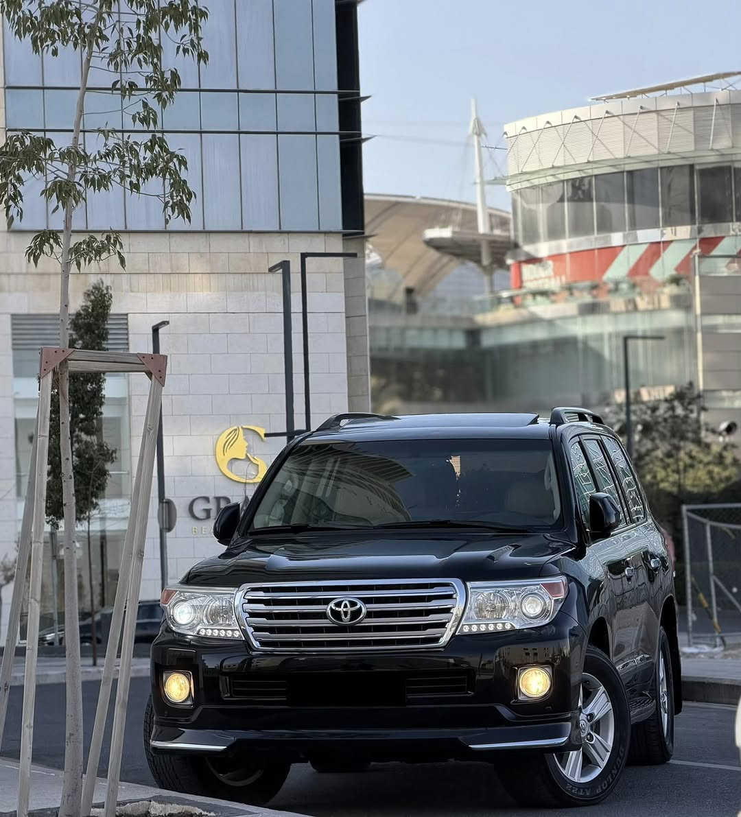 تويوتا لاند كروزر 2013 فحص كامل كرت ابيض دون ملاحضات  
محركVX-R V8 5700cc
لون اسود مميزه وغرفه بيج مميزه 
فل الفل اعلى صنف من فئته
فتحه كرستال 3 حركات 
فرش جلد لون بيج 7 مقاعد مع كراسي كهرباء ومبرده 
شاشه اصليه مع كاميرا رجوع خلفيه مع نظام صوتي مميز 
طاره كهرباء اصليه 
صندوق خلفيه كهربائي بالكامل 
نظام دفع رباعي متعدد مع دفلوك
تشغيل عن بعد عن طريق مفتاح 
حساسات خلفيه واماميه اصليه 
مكيف خلفيه مفصول عن امامي
بصمه تشغيل وبصمه أبواب
أضويه زنون مع LED مع بخاخات أضويه
مري طوي وكهرباء 
ثلاجه وسطيه 
أنظمة قياده عديده 
اضافات عديده لم تذكر......
جنطات 18 مع كوشوك ممتاز 
دهان الوكاله ولا يوجد حوادث 
السعر 29.800د 
رقم 0795886067


**إذا كنت صاحب هذا الإعلان وتريد حذفه لأي سبب، رجاءا أرسل رسالة إلى الدعم الفني**