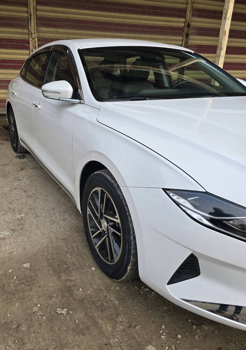 السلام عليكم هونداي ازيرا كراند ٢٠٢٣ عدد ٢٤ الف السونار مرفق بالصور السعر  ٢٢٠ وبيه مجال بسيط جدا مكان السيارة الديوانية ***********
