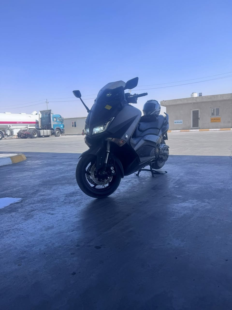 دراجه Yamaha T-MAX 530 ( 2017) نظيفة جداً وبحالة ممتازة، جاهزة للموسم ولا تحتاج لأي مصروف.

المواصفات:
• المحرك: 530cc، أداء رياضي وعزم قوي.

• نظام الكوابل: مكابح ABS 

• الحالة العامة: صبغ الشركة، خالية من الحوادث أو الشخط 
القوي.

 نضام تشغيل بصمه

ماشية (5000)، تايرات بحالة جيدة جداً ونضافه ١٠٠/١٠٠

السعر(80) وبيه مجال

العنوان البصره 

تواصل والاستفسار:(***********)
