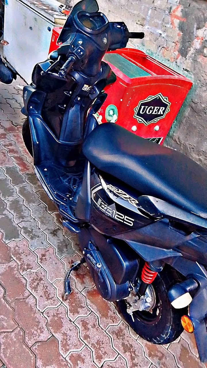 سلام عليكم دراجةzrللبيع أستعمال قليل نظيفة+أوراقة موجودات +كامله مابيه أي نقص السعر مليون 400 الشراي يتصل***********
