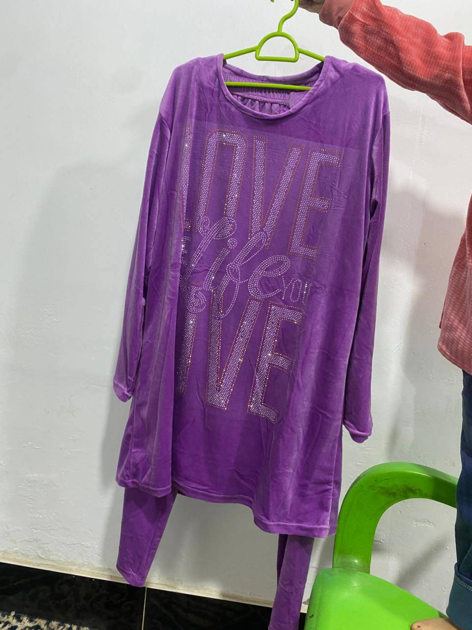 تراك اطفال يخبل 😍
الولادي من عمر سنتين لعمر 15 السعر 7
البناتي من عمر سنتين لعمر 12.السعر 7
الفستان البناتي بي اشكال منوعه مو بس المعروض السعر 7 
الدشادشه الشتويات 10
التراك النسائي 10
الروب 15
فستان النوم قطعتين ب7
التوصيل 5
النجف 3

موديلات ثانيه اكو اذا تحبون تواصلو ونصورلكم
التواصل والحجز على الواتساب ***********
