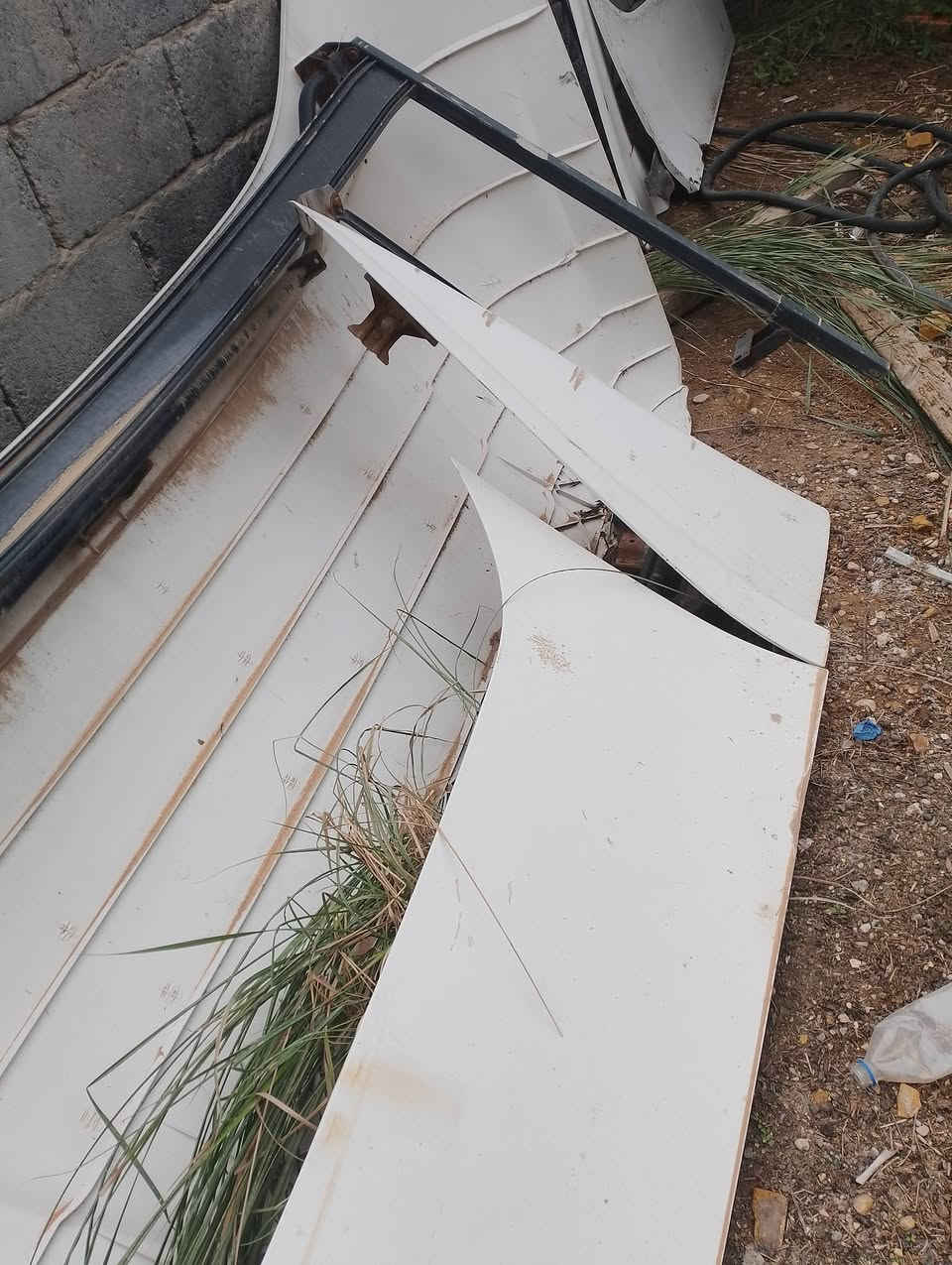 السلام عليكم كاسحه وزعانف مال الفينيه الي يفدنه يتصل على الرقم ***********
