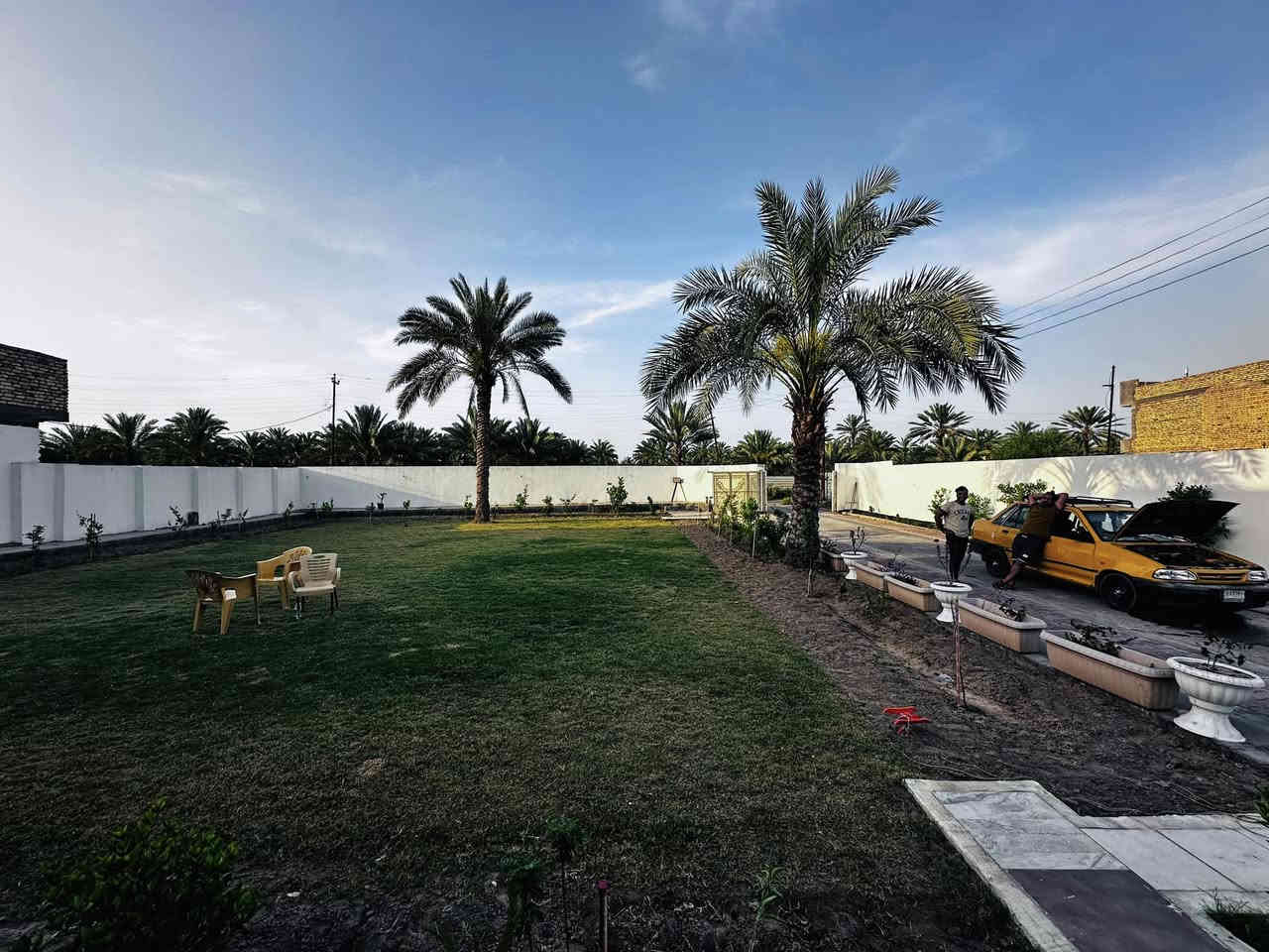 مزرعة للبيع 

عنوان الشيخ حمد ( شارع البوجميل )   

مزرعة للبيع :ملك صرف 

مساحة :دونم ونص (3.750م) مسيج بلكامل .

تحتوي المزرعة على ( بيت + مشتمل ) بناء حديث 

(البيت مساحة البناء (310م) 

يحتوي على :-

صالة

غرف نوم عدد 3 

مطبخ

هول 

هول داخلي 

صحيات عدد 2

حمام 

صحيات خارجية ( حمام + مرافق )

_

(مشتمل )

يحتوي :-

صالة 

غرفة نوم 

مطبخ 

حمام مشترك

اتصال اواتساب : *********** _ ***********.. 📞
