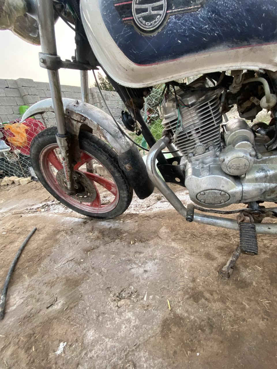 سلام عليكم دراجه جوندا /تايموته موديل 2010دراجه كامله مابيه نقص كهربائيات كله شغاله الدراجه رقم وسنويه محرك نضيف دراجه للمراوس ب دراجه تايكر أو نامه للمراوس فقط لاستفسار على الرقم ***********وتساب
