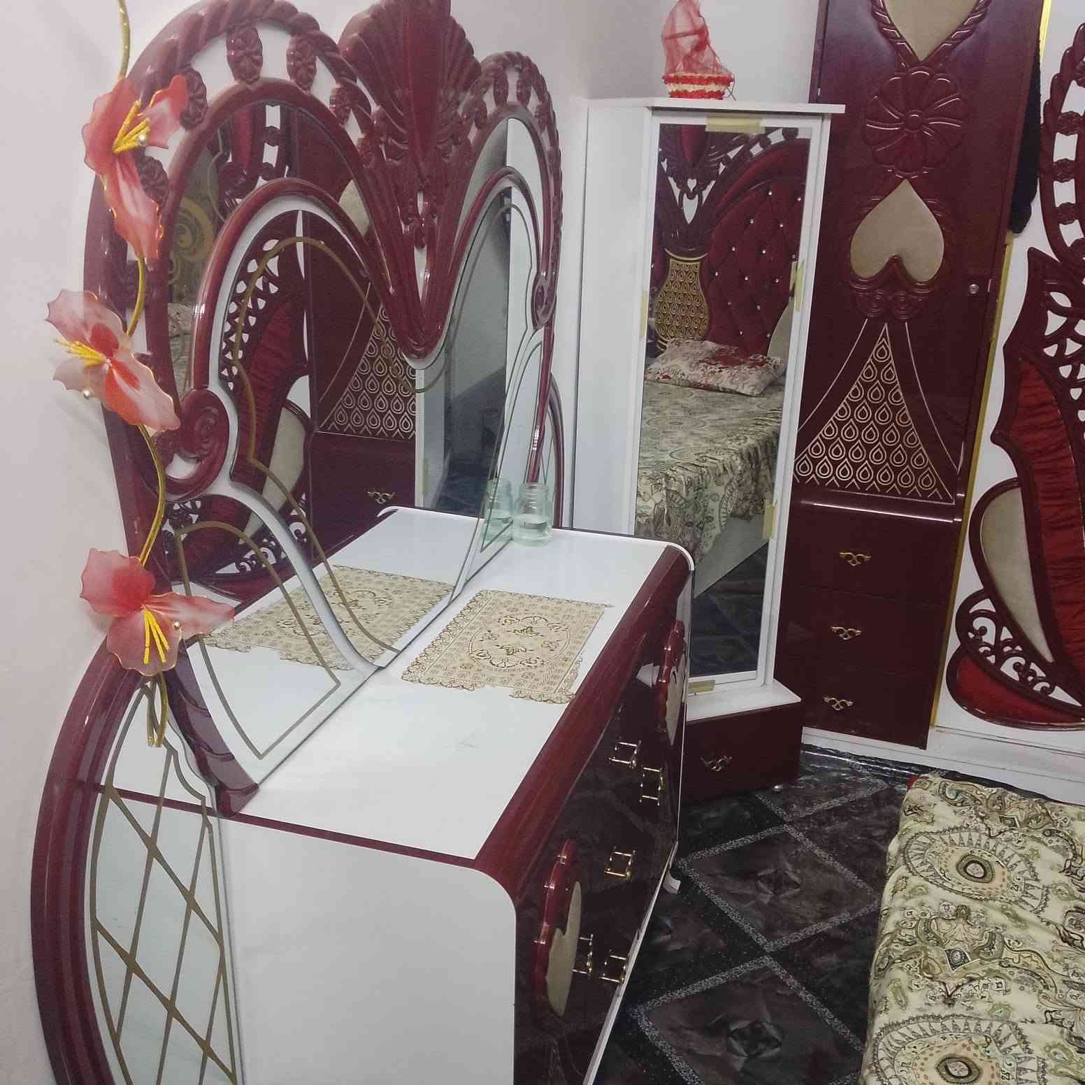 السلام عليكم غرفه تركيه للبيع ضخمه مفصلهة اب مليون الله شاهد بيهة ضرر بصيط واضح بالفيديو المكان بغداد الحسينيه مال راجديه السعر350وبيهة مجال بصيط (***********)

