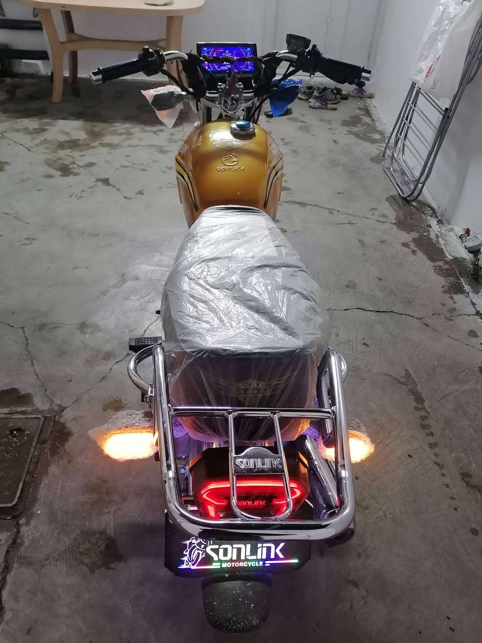 دراجه للبيع ٥ تيام طالعه سفر سعر ٧٥٠ تحياتي للجميع ***********
