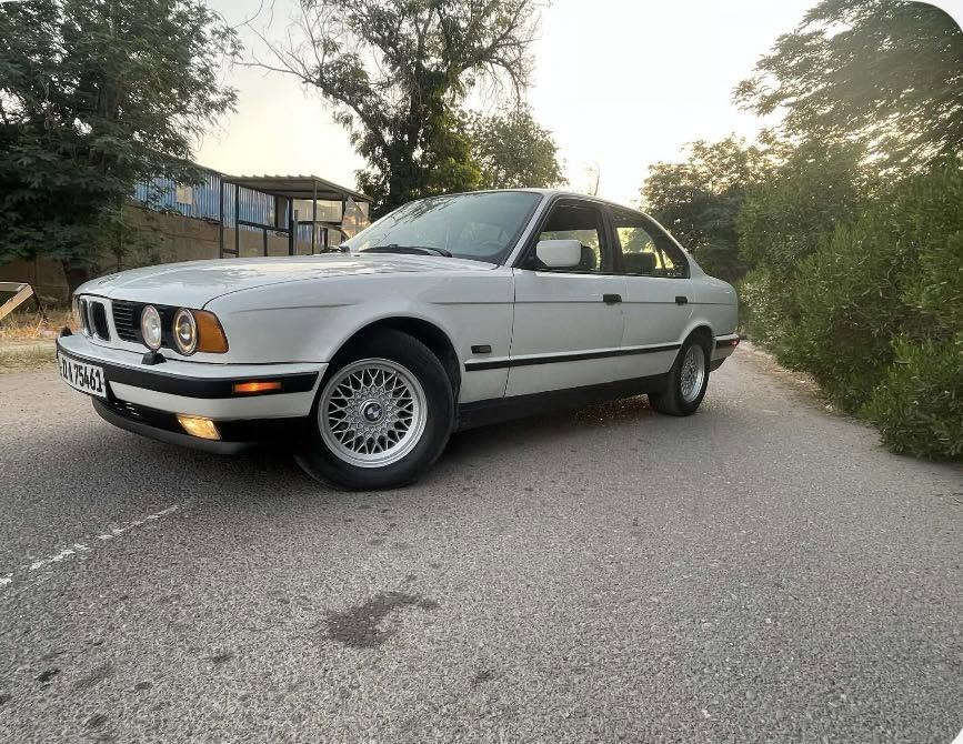 السلام عليكم للبيع او مراوس BMW525iاصل جديده لوك
موديل ١٩٩٠
بدون صبغ
كير اوتماتيك
٤جام كهرباء
سنتر لوك
تبريد
جاهزه بدون اي نقص
بدون اي حادث او تبديل او خياس
عنواني بغداد السيدية
السعر ٧٧$
***********
