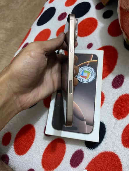 السلام عليكم 
آيفون 16 برو ماكس للبيع💸
ذاكره 256
بطاريه 100🔋
عدد الدورات الشحن 101🔋

الجهاز بعده بالضمان
ملاحضه: الجهاز جداً نضيف والصور الدليل غراضه كاملات كيبل شاحن وكارتونه اي شي مابدل ولا داخل صيانة
المكان بغداد الشعب 📍
السعر : مليون و450 
اذا تحب تستفسر اكثر الرقم واتساب فقط ***********☎️
