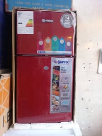 ثلاجه ٦ قدم • جديدة بلكارتون • شركة شارك