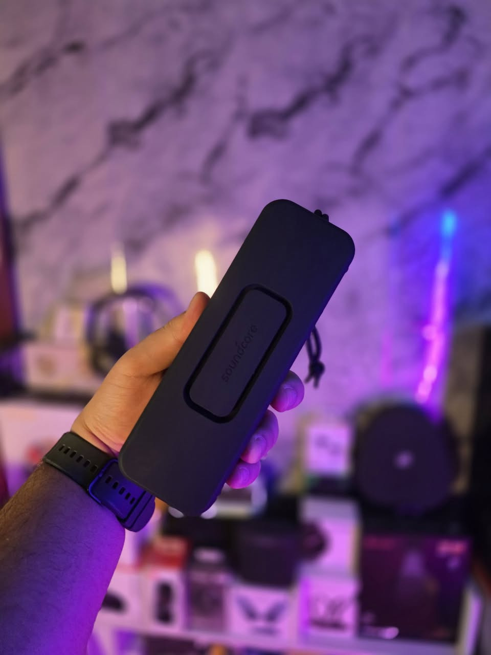 🔊 Soundcore 3 | Portable Bluetooth Speaker 🖤✨

سماعة محمولة من Soundcore by Anker تقدم صوت قوي بحجم عملي، مع تفاصيل واضحة وبيس عميق يمنحك تجربة استماع ممتعة بكل مكان 🎶🔥

تتميز بدرايفرات مع أغشية تيتانيوم (Titanium Diaphragms) ✨ التي تعطي نقاء أعلى بالترددات ووضوح أقوى بالصوت حتى على مستويات الصوت العالية، مع تقنية BassUp™ لتعزيز الباس بشكل ديناميكي 🔊⚡

تدعم Bluetooth 5.0 لاتصال سريع وثابت بدون تقطيع 📡، وبطارية تدوم حتى 24 ساعة تشغيل حتى تبقى الموسيقى مستمرة طوال اليوم 🔋⏳

كما تأتي بمقاومة ماء IPX7 💧 لتناسب الطلعات والجلسات الخارجية بكل ثقة، مع دعم PartyCast لربط عدة سماعات مع بعض وتجربة صوت أوسع 🎉🔥

 Soundcore 3…✨️
 صوت نقي بأغشية تيتانيوم، باس قوي، وأداء يتفوق على حجمها بكل جدارة. 🖤🎶

للحجز والاستفسار خـاص…📩


**إذا كنت صاحب هذا الإعلان وتريد حذفه لأي سبب، رجاءا أرسل رسالة إلى الدعم الفني**