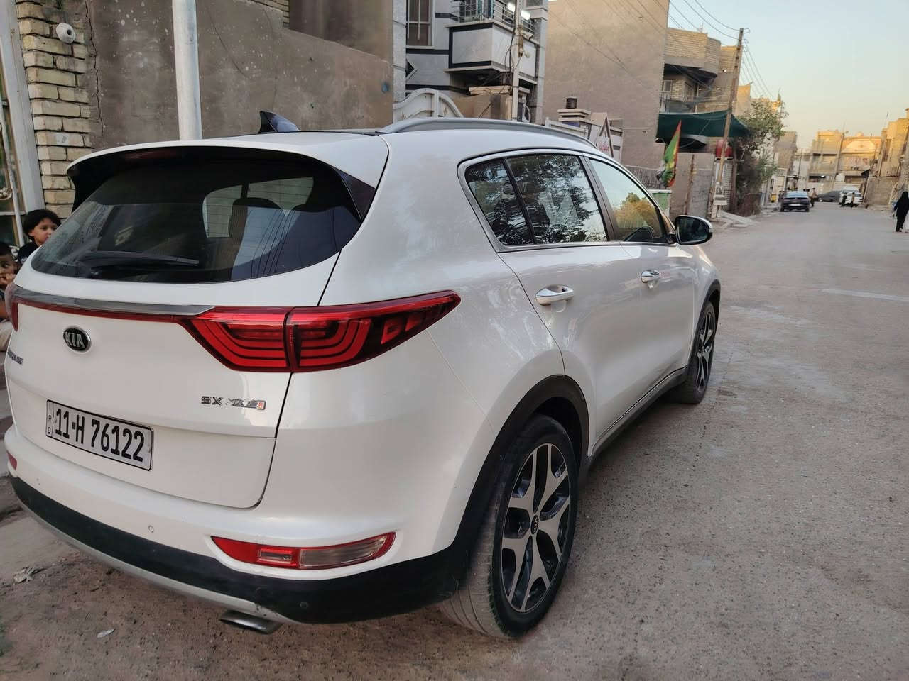 السلام عليكم
سبورتج أمريكي ٢٠١٧ فئة sx محرك ٢٠٠٠تيربو أعلى فئة بالسبورتج فول مواصفات بنوراما بصمه كشنات جلد وتحكم كهربائي تدفئة وتبريد كشنات رادار خلفي وامامي وجانبي تحديد مسار شاشة أعطال حساسات أمامي وخلفي صندوك كهرباء
حادث وسونار مع الصور محرك مبدل بي ولفات ماشيه ٨١ ألف ميل
السعر ١٤٠ 
بغداد العبيدي
***********

