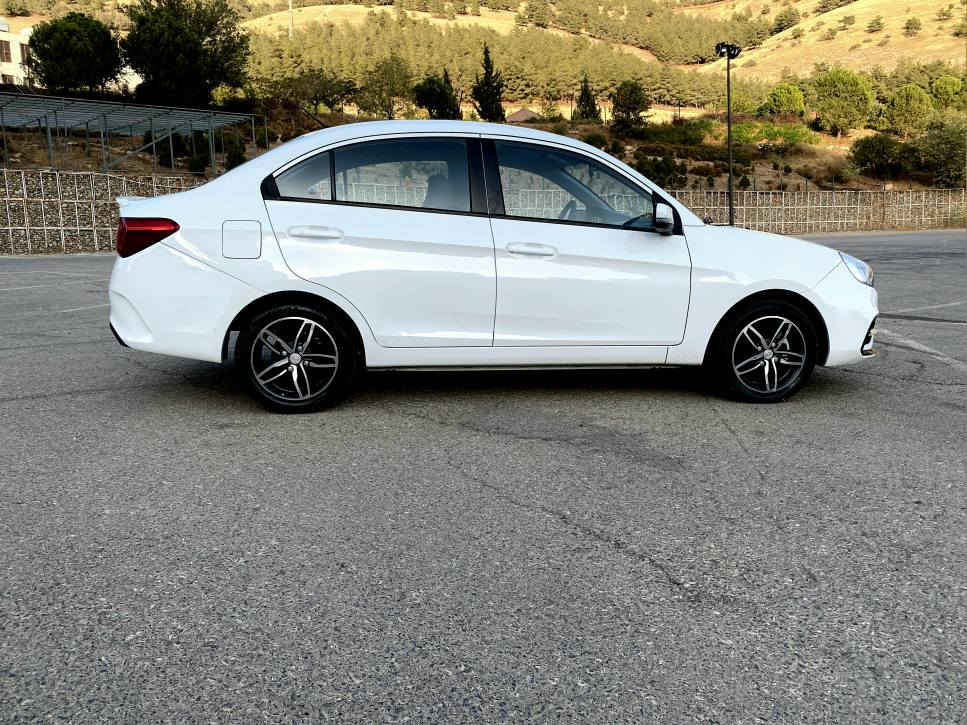 بەناوی خوا
  تکایە هەمووزانیارییەکانم نوسیوە بێ کەم وکوڕی
***********_***********
ئۆتۆمبێلی جۆری پڕۆتۆن سەگا موديل 2024 موسەفات خلیجی گێڕومەکینە یابانی شاشەو کامێرا سوکان ڤۆلیۆم ویل کەپ حاسەی دواوەabs ئیکۆنۆمی 
پێش ودواLEDگێڕسپۆڕت مەکینە1.4لیتر چوارجام وئاوێنەکارەباسیستەمی کارپلەیی وئەندریۆید وایفای وبلوتوس وتەلەفۆن تەنها20هەزارکم ڕۆیشتوو کامل سێرڤسی شەریکەیە دەبڵ ئیرباگە
 سەیارەکەبێ بۆیاغەسفری شەریکەی سلێمانییە
 سەنەوی تا2029 تازەیە  (شار سلێمانی) السليمانية, العراق
