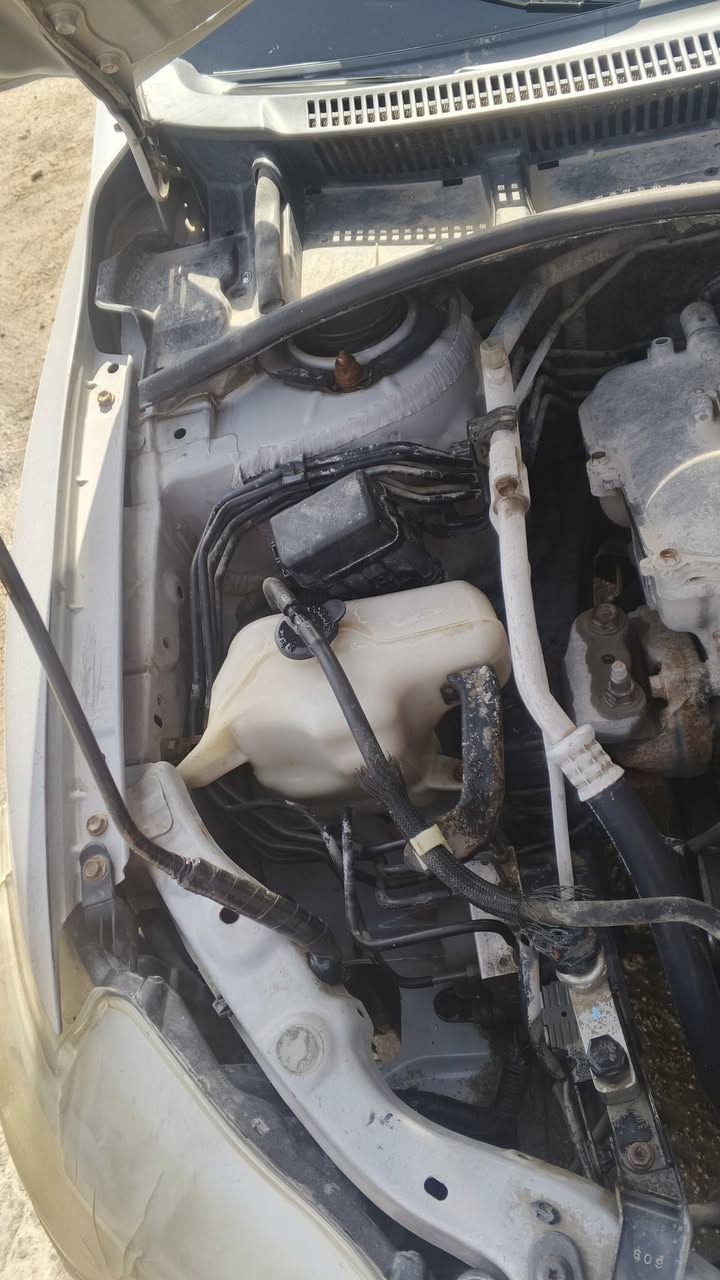 السلام عليكم كورله وارد مريكي موديل 10.   مكفوله من الكص من الكص حاويه.  بدون رقم  دوات دوات   مكينه وكير ودواخل وتايرات وتبريد وحداده   خير من الله السعر35وبيهه مجال  مكاني بصره كرمت علي ***********
