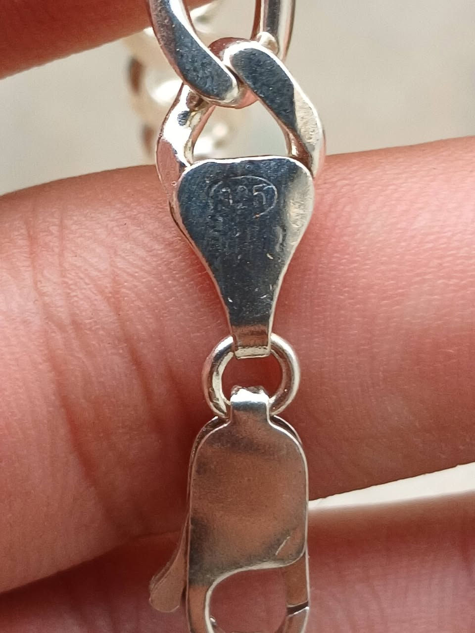 سنسلة فضة كارتي 38.7 غرام 
Chain argent cartier 38.7 grm 
توصيل متوفر دفع عند لاستلام مرحبا بالجميع


**إذا كنت صاحب هذا الإعلان وتريد حذفه لأي سبب، رجاءا أرسل رسالة إلى الدعم الفني**