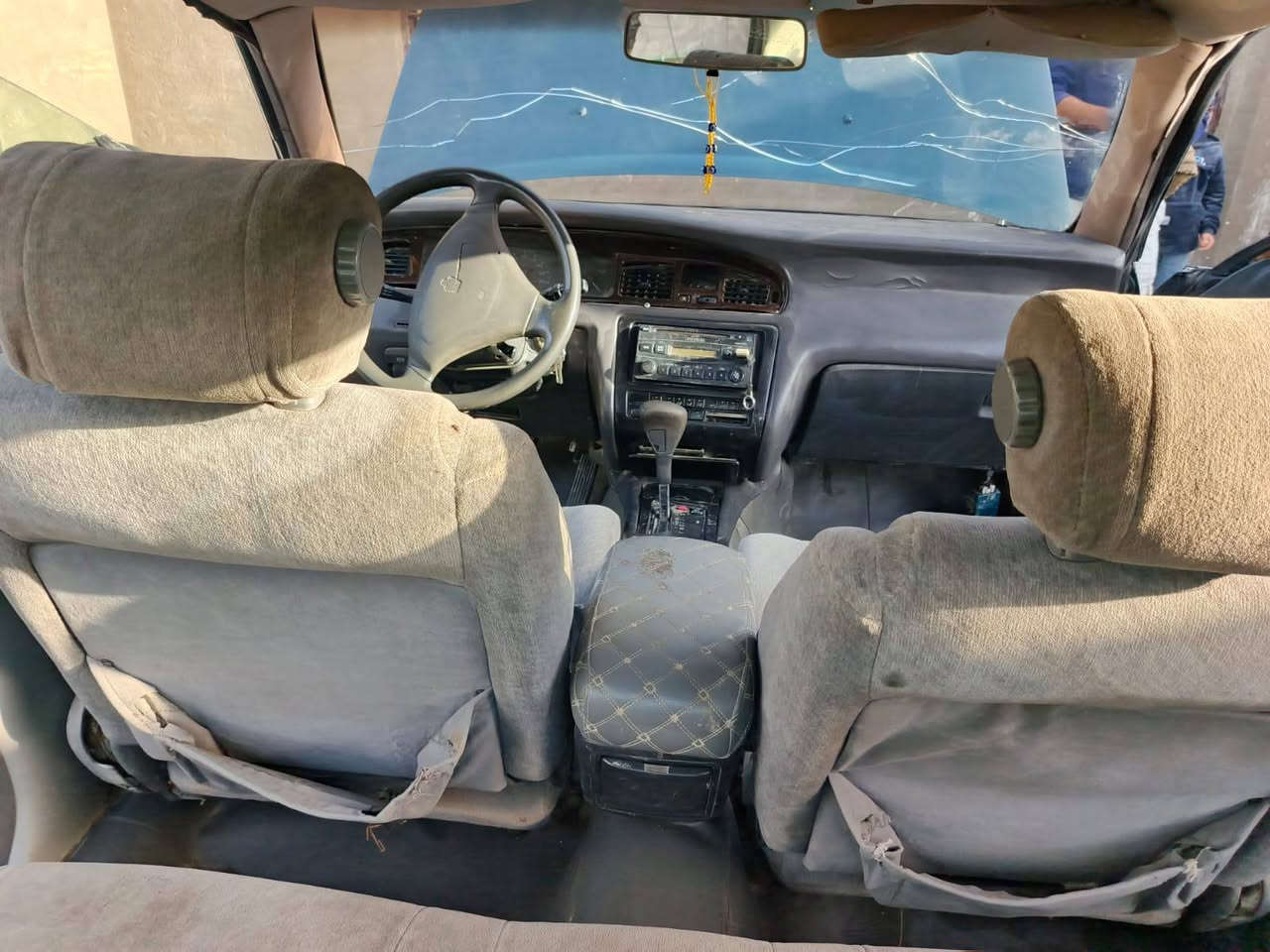 بطة كراون متصل مكينة 3000 سيارة نظيفة كفالة بس الاصوليات الباقي ما اكفلك اي شي رقم نينوى مشروع وطني السيارة موجودة بالكوت موديل 1992 السعر 35 وبيها مجال للشراي للاستفسار ***********
