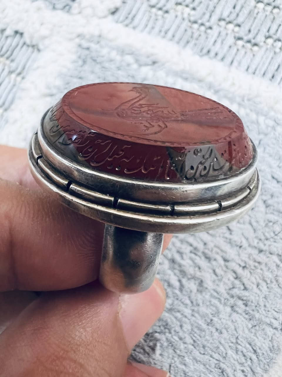 السلام عليكم
جزع يماني تحفه فنيه📌📌
خط يدوي ( بسم لله الرحمن الرحيم) على شكل 
طائر الهدهد
كذالك الايه المباركه: ﴿قَالَ عِفْرِيتٌ مِّنَ الْجِنِّ أَنَا آتِيكَ بِهِ قَبْلَ أَن تَقُومَ مِن مَّقَامِكَ ۖ وَإِنِّي عَلَيْهِ لَقَوِيٌّ أَمِينٌ﴾ [النمل]
صياغه يدويه 
📌الخاتم مطلسم بالكامل📌


**إذا كنت صاحب هذا الإعلان وتريد حذفه لأي سبب، رجاءا أرسل رسالة إلى الدعم الفني**