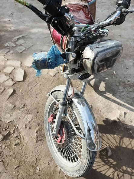 السلام عليكم دراجه للبيع عند دراجه تايجر 2025 سابقا مقفوله كفاله عامه بها حادث  بها حادث الحادث مالتها دشبول ومازدا ودبلات فقط السعر ب 550 وبيها مجال شيء قليل اوراق اصوليه ***********
