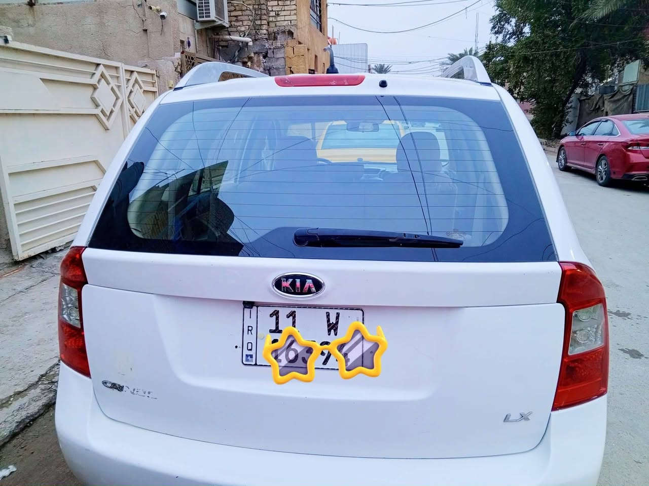 السلام عليكم 
كيا كارنز للبيع موديل 13 
رقم بغداد دولي السيارة بسمي
بيها صبغ ربع الجاملغ الامامي
ونص قبق الجنطة وطخة بسيطة جاملغ خلفي 
اثر شخوط بدون دواخل 
 فول مواصفات 
محرك 2000 دوش 
سلايت تبريد قطعتين ثلج
تحكم جهتين
7 راكب شاشة وكامره 
صدر خلفي وامامي جديد 
السعر 128
للاستفسار اتصل ***********  بغداد
