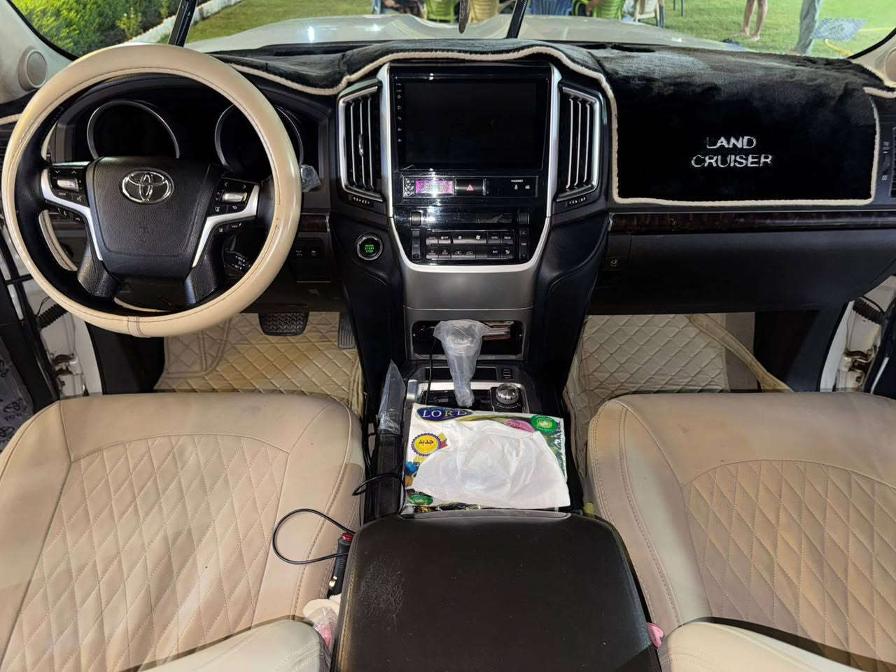 السلام عليكم سيارة لاندكروز للبيع موديل 2009 فكسارة محركها 8 سلندر محدثة داخل وخارج 2021  سيارة مكفولة بدون صبغ  بس قطع التحديث  رقم بغداد باسمي الرقم الجديد مواصفات سلايد بصمة تشغيل عن بعد شاشات عدد3 وبعد بيها مواصفات وسيارة ماشية 180 الف كيلو  مكان السيارة بغداد الاتصال على الهاتف *********** علي ابو حسين السعر 290$ورقة وبيها مجال
